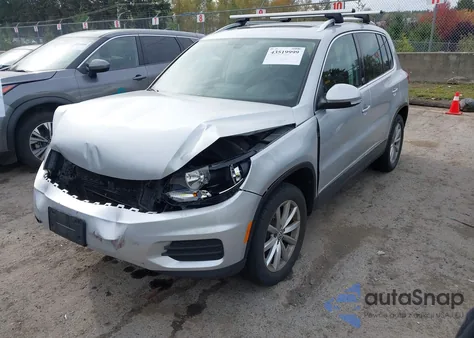 2017 Volkswagen Tiguan 2.0T Wolfsburg Edition z USA, uszkodzony, nr VIN WVGSV7AX7HW512082